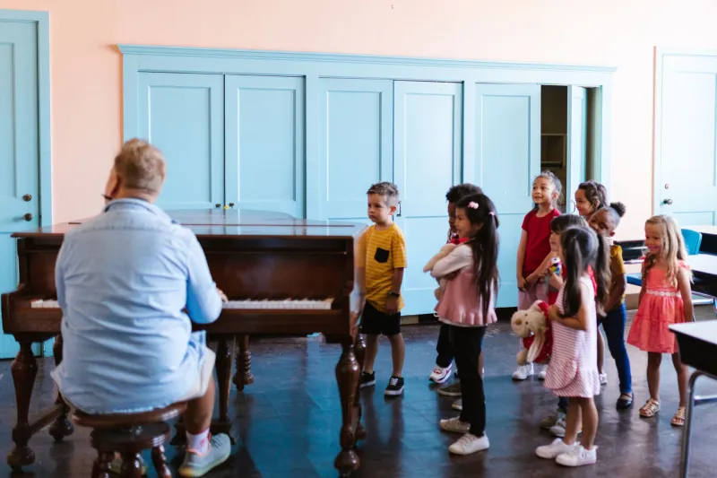 Aquella canción que todos sabemos: el poder de la memoria musical para crear comunidad en el aula