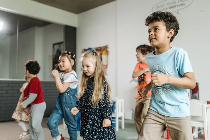 El cuerpo sabe antes que la mente: música, movimiento y educación emocional en el aula