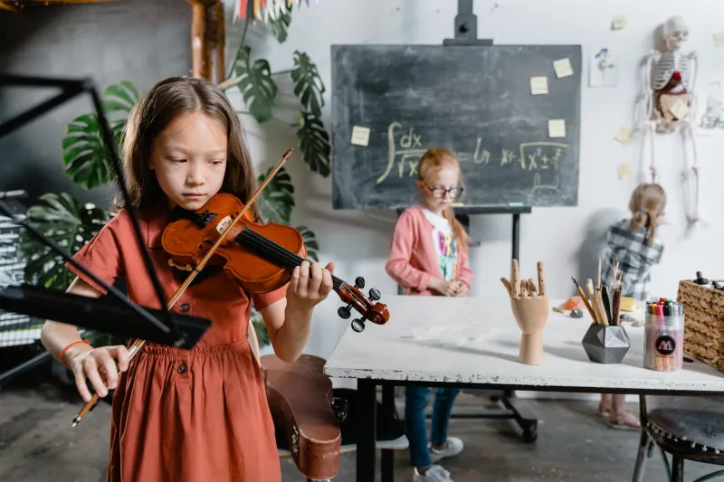 Tocar sin red: la improvisación musical como escuela de vida dentro del aula