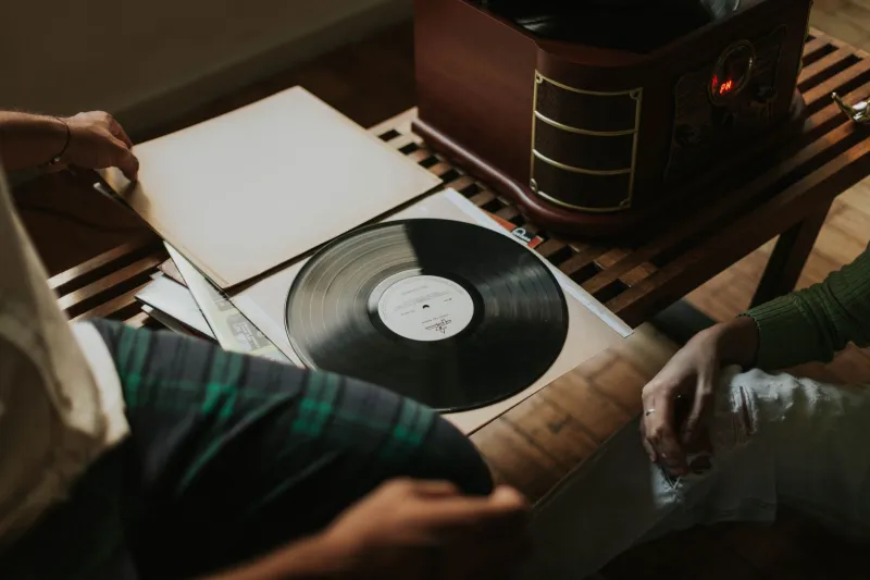 Rebeldes con pentagrama: cómo las canciones que rompieron moldes en el siglo XX pueden transformar tu clase de música hoy